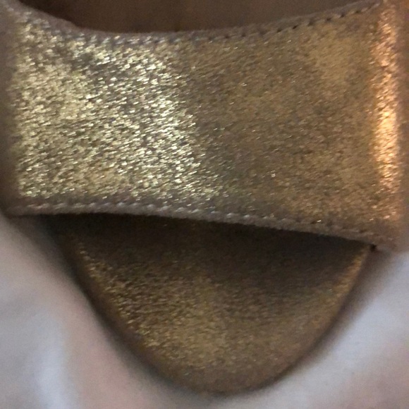 Gold heels - Picture 5 of 6